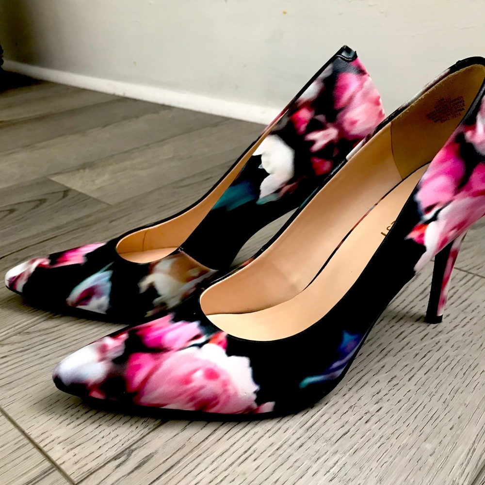 Nine West unique print heels